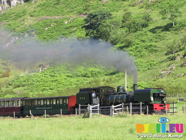 SX29085 Steam train near Rhyd-Ddu